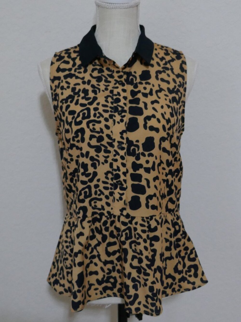 Wren Womens Leopard Print Button Up Sleeveless Peplum Blouse Top Small
